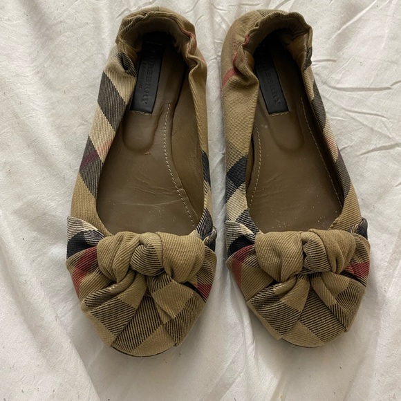 Burberry Flats - Picture 4 of 8